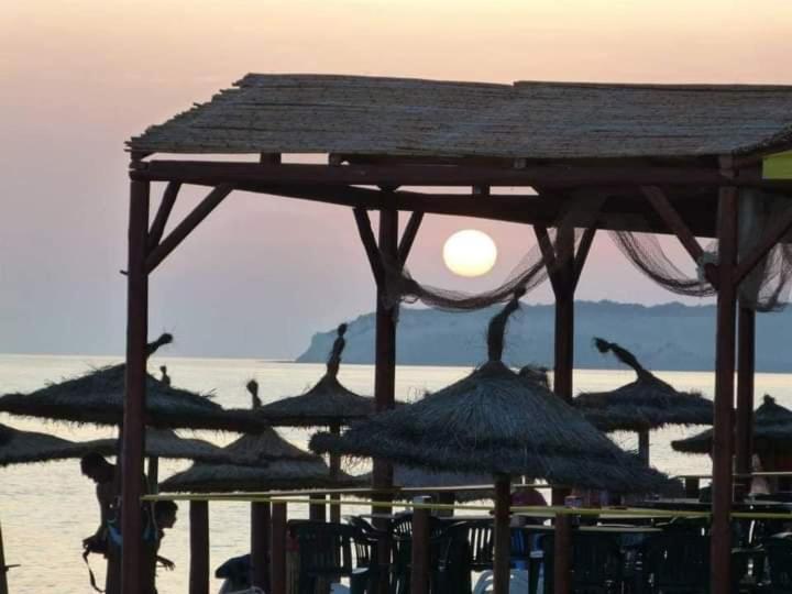 La Dama Bianca Bovo Marina Hotell Montallegro Exteriör bild