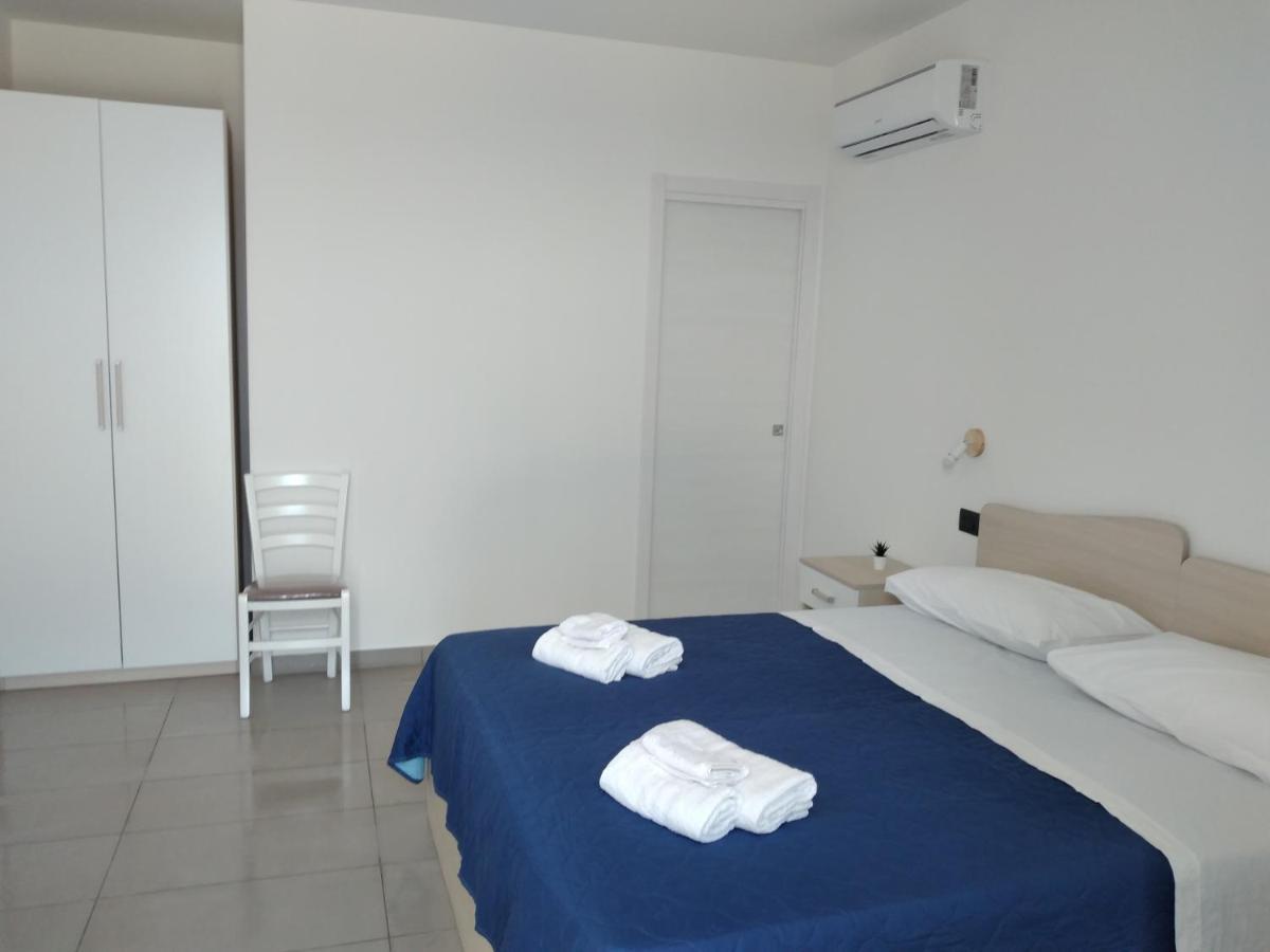La Dama Bianca Bovo Marina Hotell Montallegro Exteriör bild