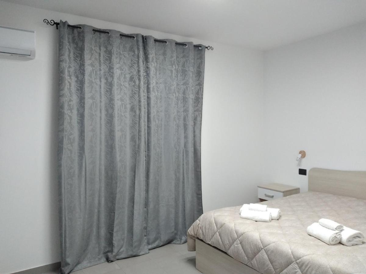 La Dama Bianca Bovo Marina Hotell Montallegro Exteriör bild