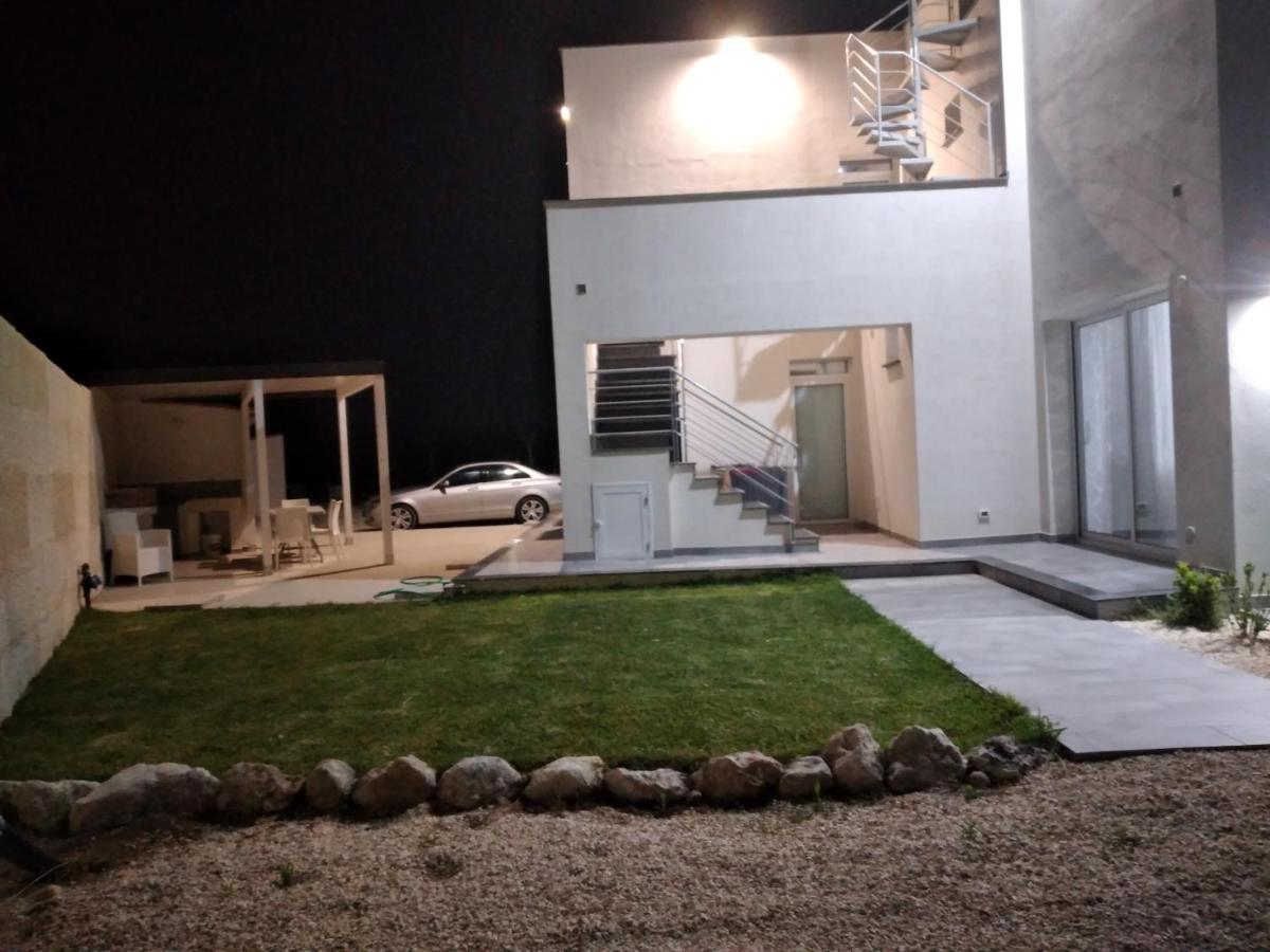 La Dama Bianca Bovo Marina Hotell Montallegro Exteriör bild