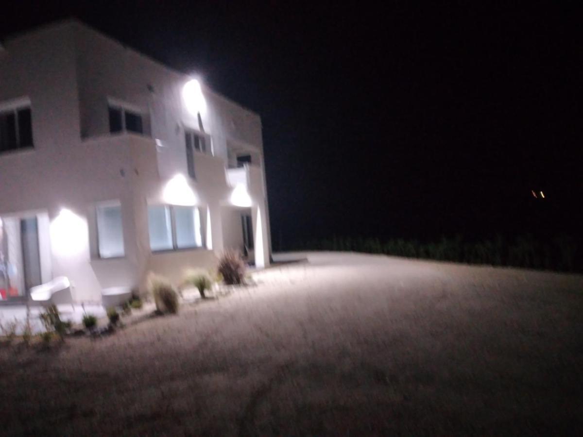 La Dama Bianca Bovo Marina Hotell Montallegro Exteriör bild